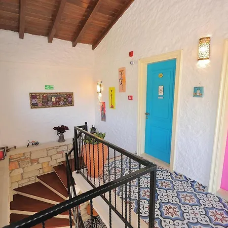 Elysium Bed & Breakfast Çeşme